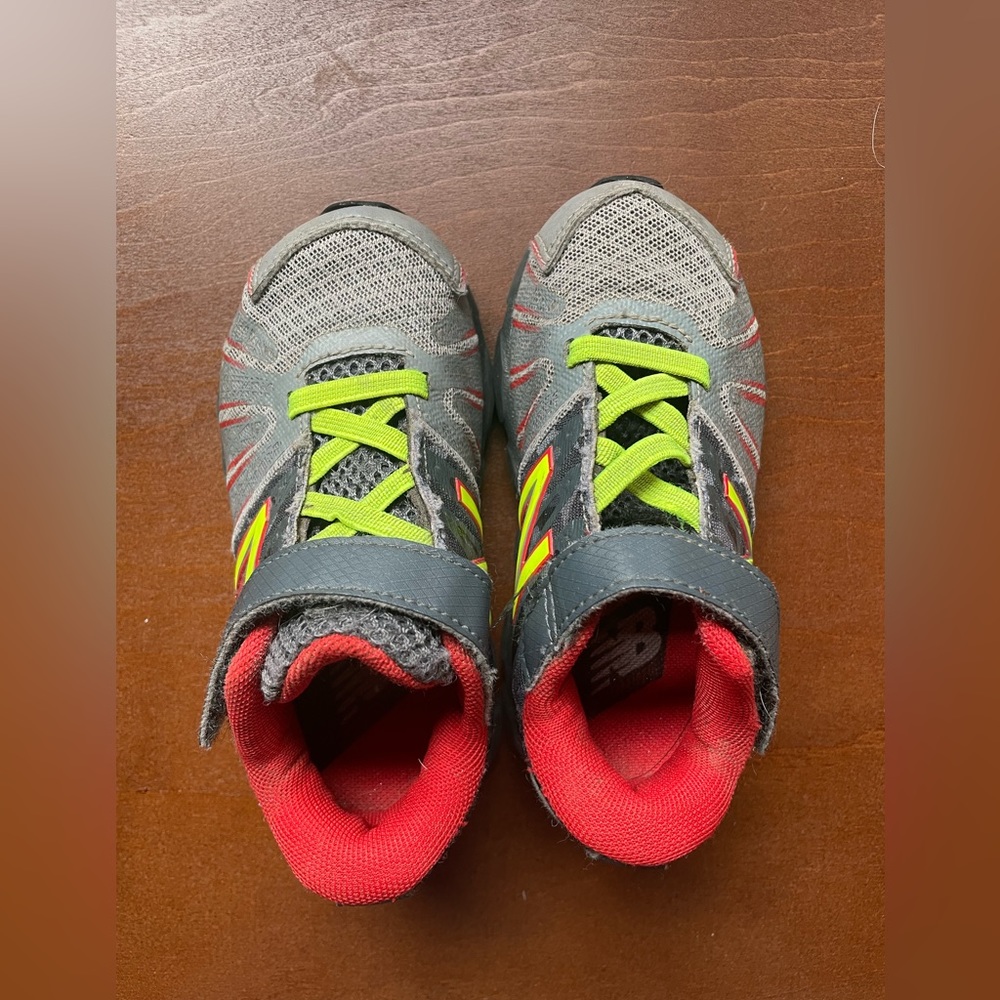 Kids 7.5 Newbalance sneakers
